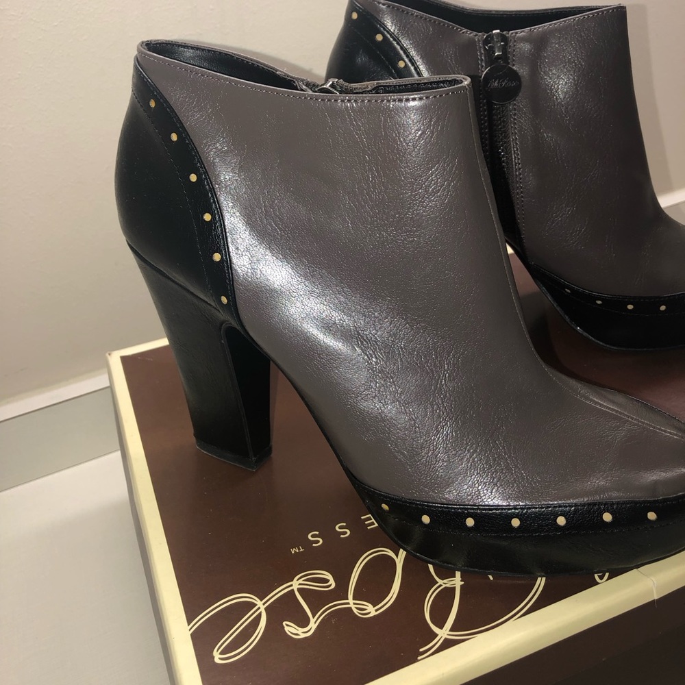 Two tone women booties